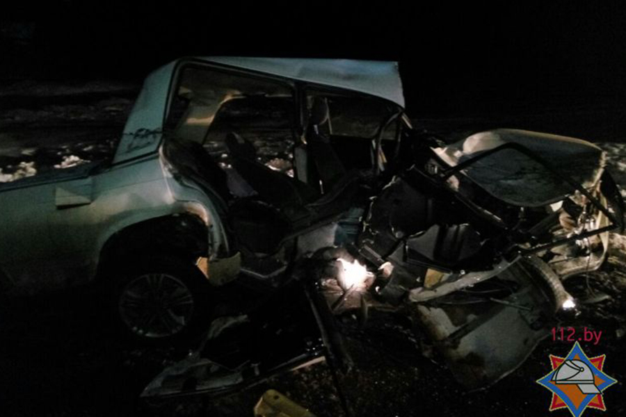 В Воложинском районе на трассе М6 столкнулись микроавтобус и Lada В Воложинском районе на трассе М6 столкнулись микроавтобус и Lada